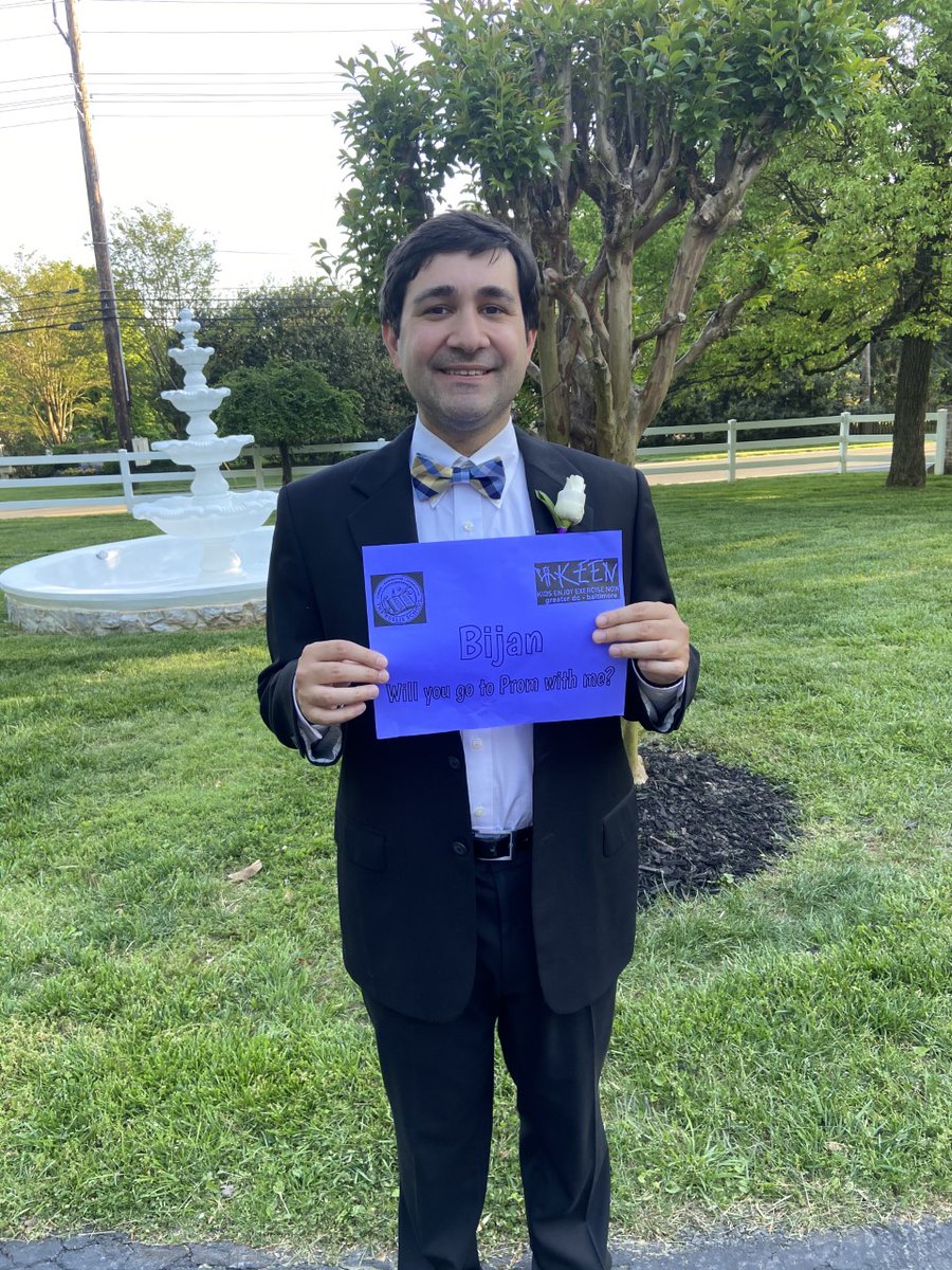 gwenfox5dc's tweet photo. Great to meet Bijan! A member of @KEENGreaterDC serving kids/young adults w/special needs. This year it's a virtual prom. I was there when @BullisSchool student volunteer Lily Bernstein surprised him w/invite. He had a great time & danced the night away! @fox5dc #PromAtHome https://t.co/oIEcTEnX9w