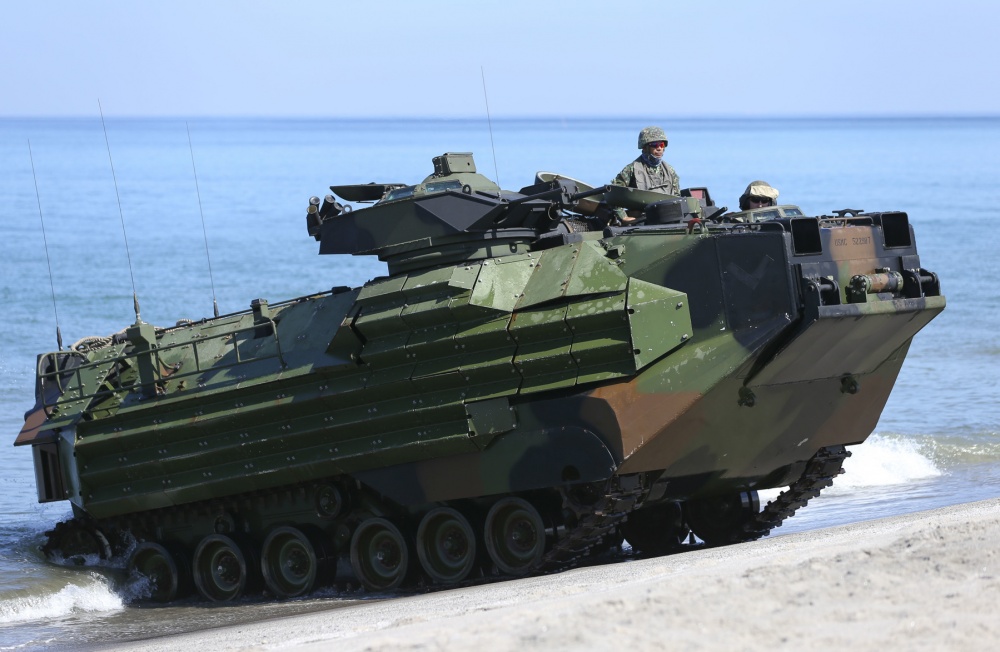 Бтр aav-7a1. Амфибия aav7. Бмп амфибия сша. Амфибия сша. Бтр aav-7a1.