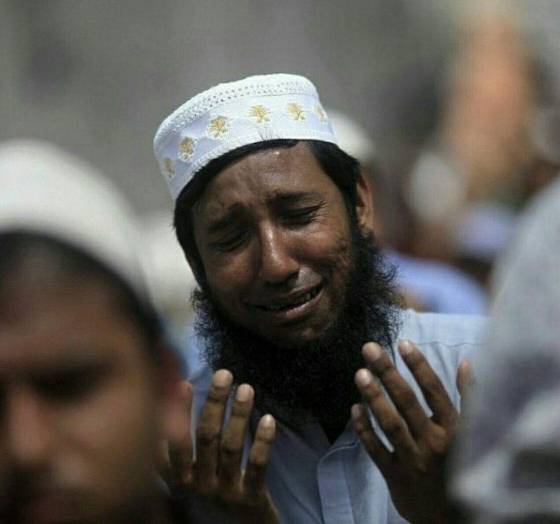 #التفكير_الزايد

سيموت الموت عندما يؤتى به كهيئة كبش أملح وينادي منادٍ لأهل الجنة والنار: هل تعرفون هذا؟ فيقولون: نعم هذا الموت فيُذبح ثم يقال: يا أهل الجنة خلودفلا موت وياأهل النار خلود فلا موت
في الجنةيكون اللقاءالحقيقي والأبدي بالأحباب جمعناالله بكم وبأحبابنا وأحبابكم هناك