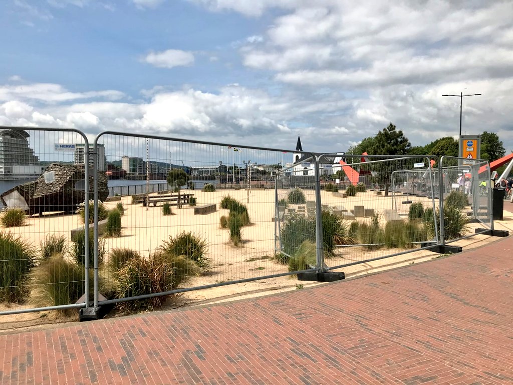 DarrenMillarMS's tweet photo. 📸 Someone just sent me this photo of the picnic bench that Vaughan Gething was eating at last Saturday. If the Welsh Health Minister can stop there, why can't others? 🤷♂️ 🍟 #HadHisChips #Coronavirus #Covid19 #Chipocrisy #Chipgate https://t.co/Gon1dGHlsw