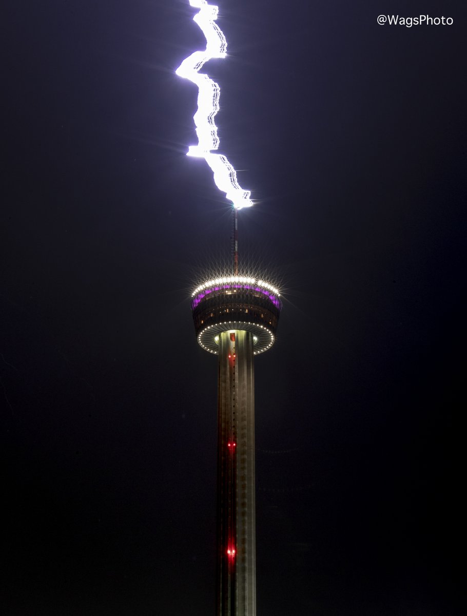 WagsPhoto's tweet image. San Antonio's Tower of the Americas did its job last night. #Lightning #TXWX @NWSSanAntonio