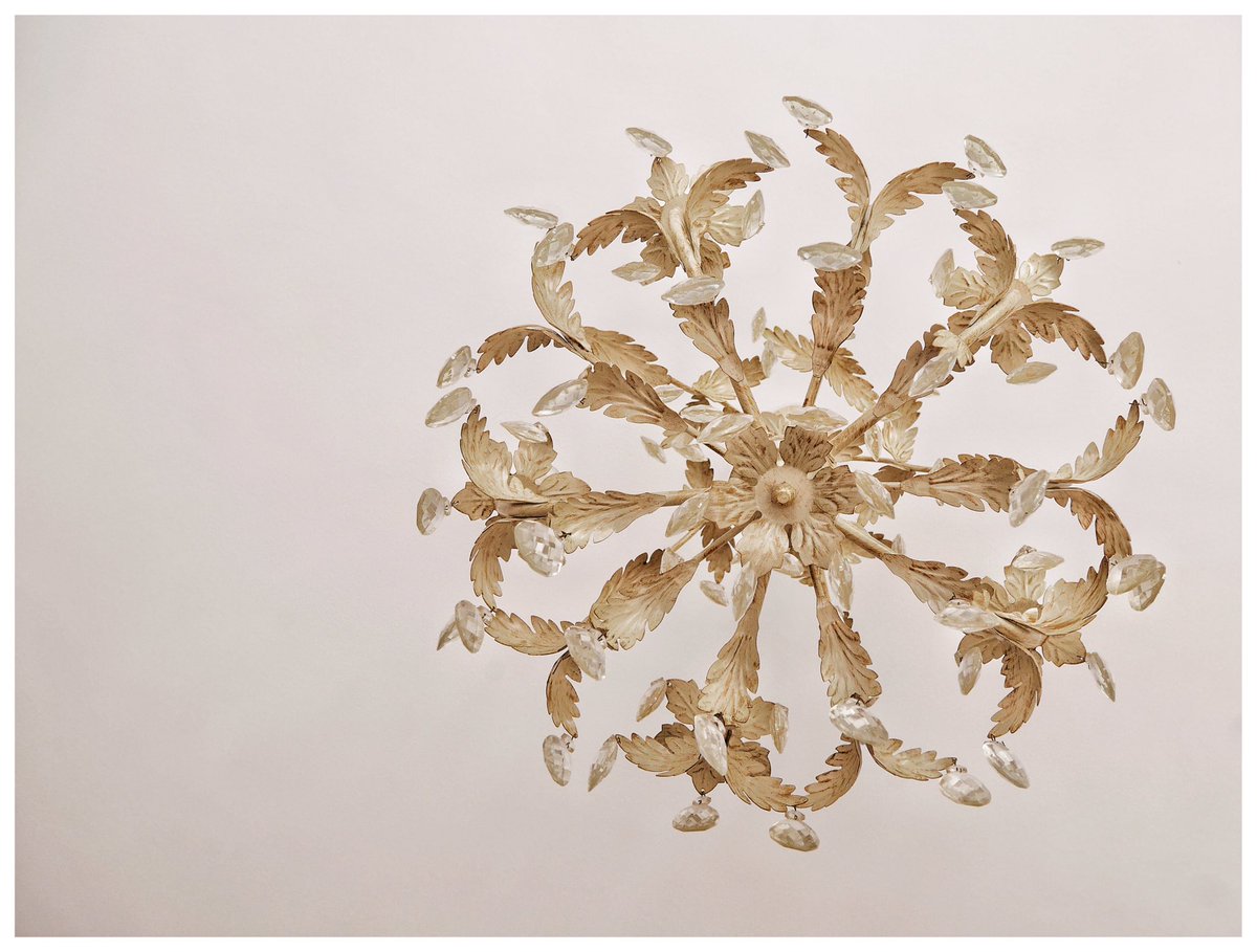 rekoobb's tweet photo. Interiors #Chandelier #photography https://t.co/TpQEpNJD6W