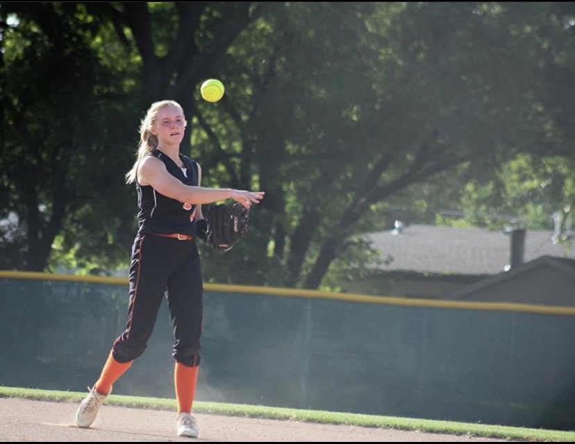 SBL_Softball's tweet photo. Congrats to our seniors on finishing their last day of high school yesterday! We are still hopeful you will be able to get one last season on our field! Keep the faith. We are proud of you &amp; excited for your futures!! 🤗 @chloeblack09 @whitschlo @kenziefoley08 @emmalc11 https://t.co/6I8Qxg5qnJ
