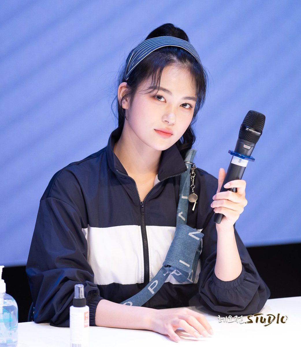 BrasilBusters's tweet photo. [📸] 16.05.20 - Primeiro fansign de 'Paeonia', no Daewon Content Live, neste sábado

JiSoo &amp; YeSeo

#Busters #버스터즈 #Paeonia #피오니아 #PrimeiroFansign #StreamPaeonia
Cr. lejensel https://t.co/oM2aebi6Xq