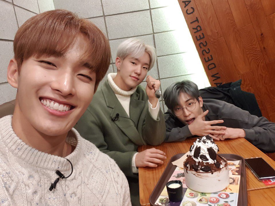 ChoiSeungShook's tweet photo. ✨𝑻𝒉𝒆 𝒃𝒆𝒔𝒕 𝒕𝒉𝒊𝒏𝒈𝒔 𝒄𝒐𝒎𝒆 𝒊𝒏 𝒕𝒉𝒓𝒆𝒆𝒔 𝒍𝒊𝒌𝒆 𝒇𝒓𝒊𝒆𝒏𝒅𝒔, 𝒅𝒓𝒆𝒂𝒎𝒔 𝒂𝒏𝒅 𝒎𝒆𝒎𝒐𝒓𝒊𝒆𝒔✨ 
@pledis_17 #CaratSelcaDay #csd #wonwoo #hoshi #dk https://t.co/Um2hH7lkuT
