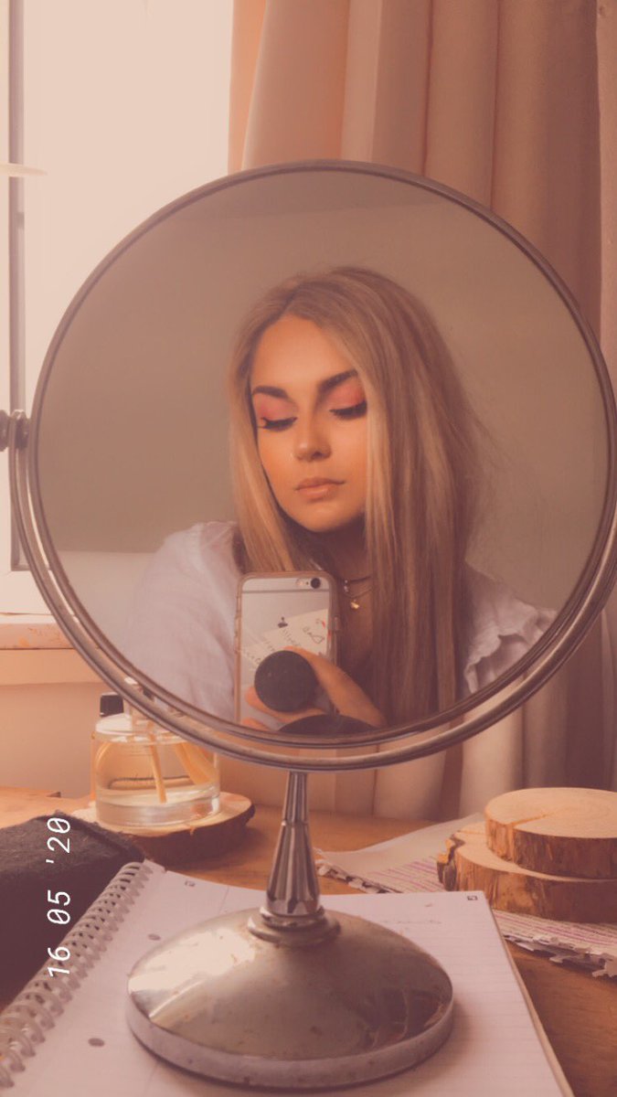 sixofbrekkers's tweet photo. alexa play blondes by peach 🍑✨ https://t.co/uwbRp1LZ99