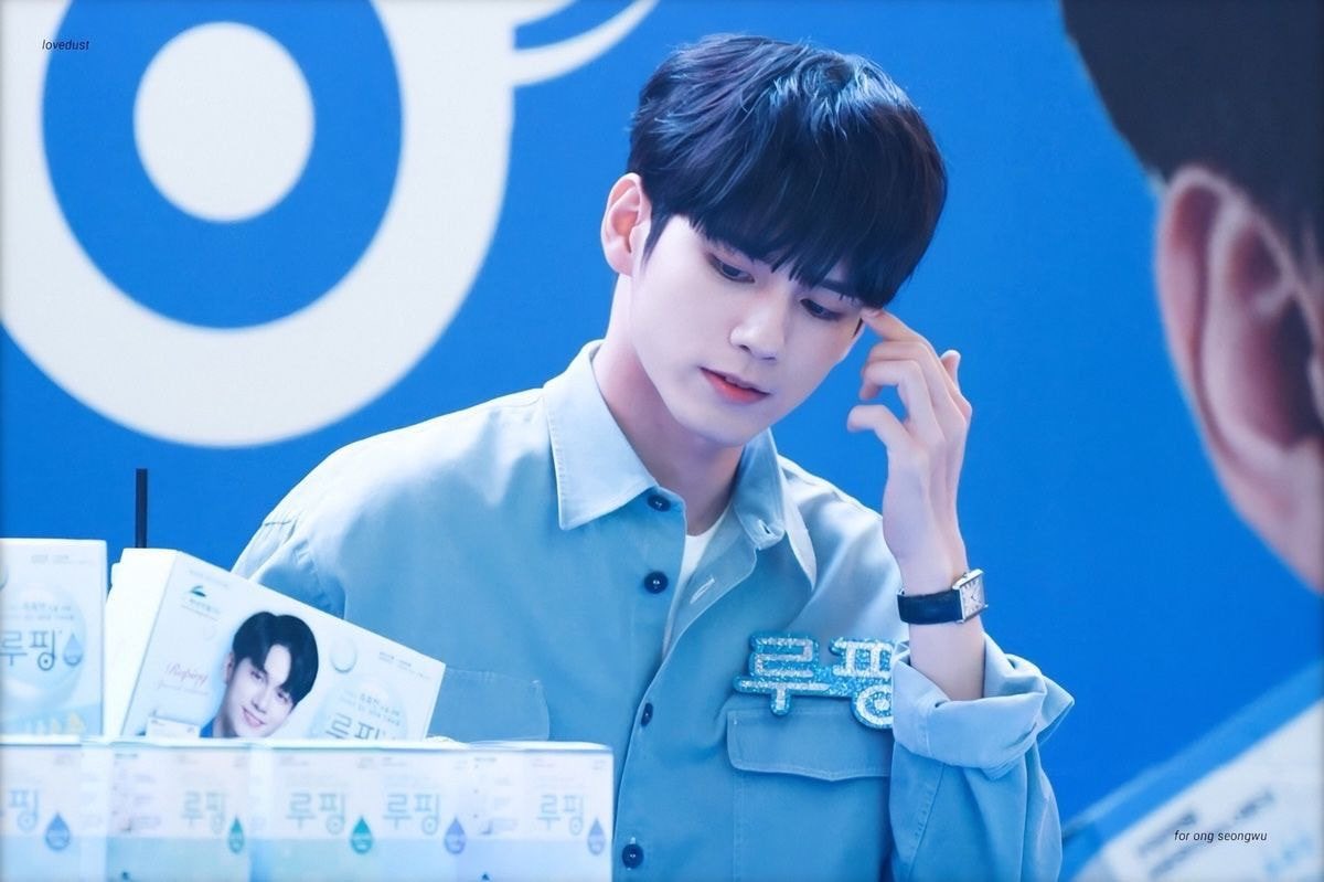 190517 #옹성우 #ONGSEONGWU 

루핑 팬싸인회