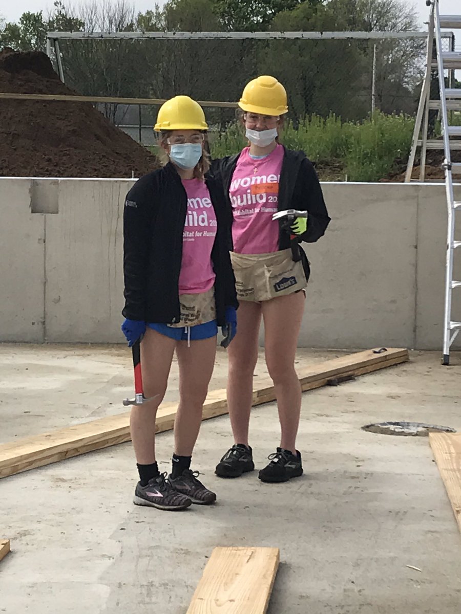 jennypnolan's tweet photo. Beautiful day for these Elkhart Central Interact students and Swim and Dive team members to participate in Habitat for Humanity Women Build project. It’s always a great joy!! @Habitat_org #habitatwomenbuild #rotaryinteract https://t.co/BtbxntMUUT