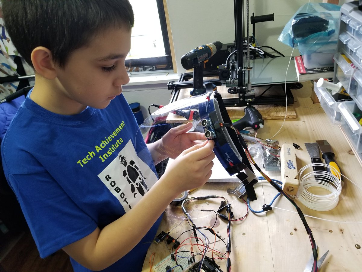 AchievementTech's tweet image. Social distancing mask project. A great invention by 11 year old student Joseph Bruton.
youtu.be/FBti7h0708E
#autism #arduino #creativity #creativecoding