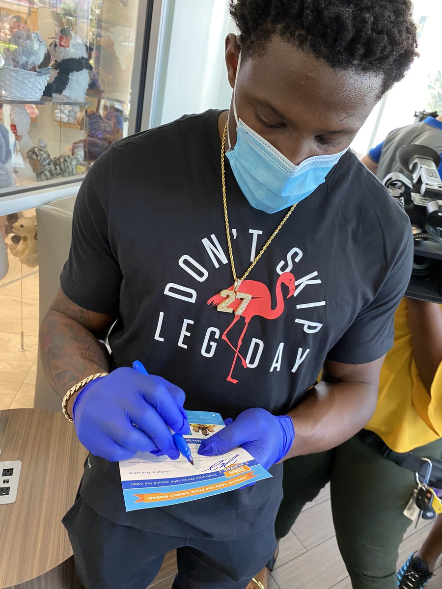 HealthyKidsCC's tweet image. #JCJackson, Cornerback for @Patriots &amp;amp; @Indians_IHS alum signed @poolsafely pledge. 
Thank You! 
#WaterSafety #DrowningPrevention #WaterSmartCollier #watersmartfl 
 @drownalliance @95210letsgo @stewietheduck @NDN_Adam @HealthyFla @MyFLFamilies @collierschools