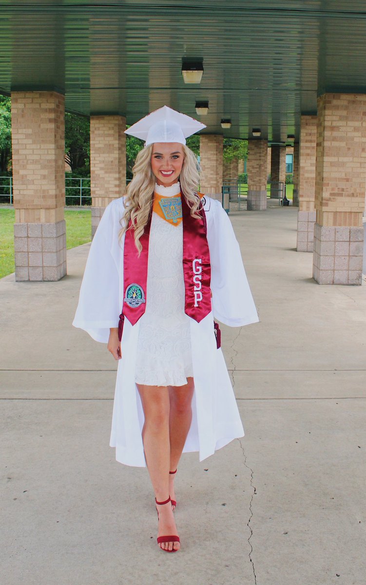 JennayLeslie's tweet photo. peace out high school!!! https://t.co/XTA8op5YJL