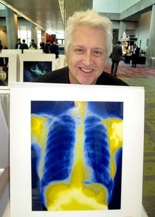 3DMovieList's tweet photo. An amazing tribute page to Ray Zone who would have been 73 today: https://t.co/Hdz8751f7V
Page by the amazing Susan Pinsky. Photo: Ray Zone at the Stereoscopic Displays and Applications conference. Photo by Abe Perlstein. @Kaufman3d @SDnAconf https://t.co/o0yZub3cLM