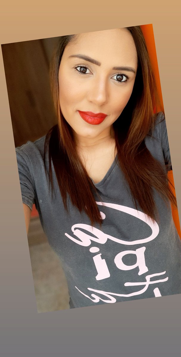 aliviassouzaa's tweet image. Uma preta de batom vermelho no seu feed😘 #pretinhadopoder #melanina