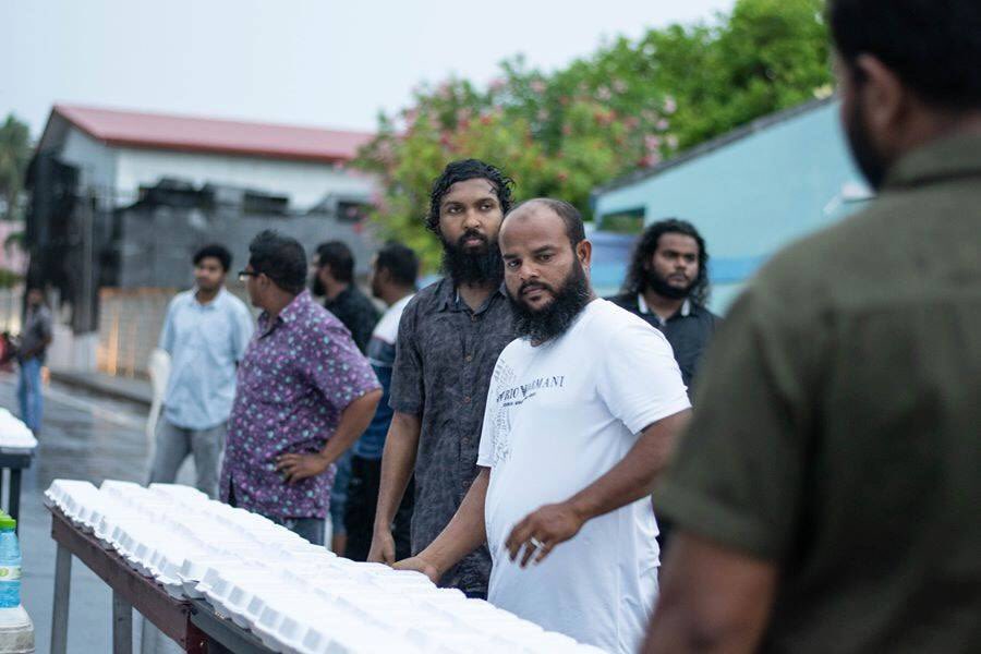 onebarasil's tweet photo. މިދިޔަ އަހަރުގެ "ބޮޑަ ރޯދަވީއްލުމުގެ" ހަނދާންތައް 

ދުނިޔެއަށް ދިމާވެފައިވާ ކޯވިޑް 19ގެ ނުރައްކަލުގެ ސަބަބުން މިއަހަރު މިފަދަ ރޯދަ ވީއްލުމެއް ނުބޭއްވުމަކީ ލިބުނު ފަޅުކަމެއް. މާތް ﷲގެ އިރާދަފުޅާއެކު އަޅުގަނޑުމެންގެ މި ޙާލަތު 
ބަދަލު ވެގެންދާނެ. 

https://t.co/itXKfRQO8N https://t.co/3qHQmeiTRZ