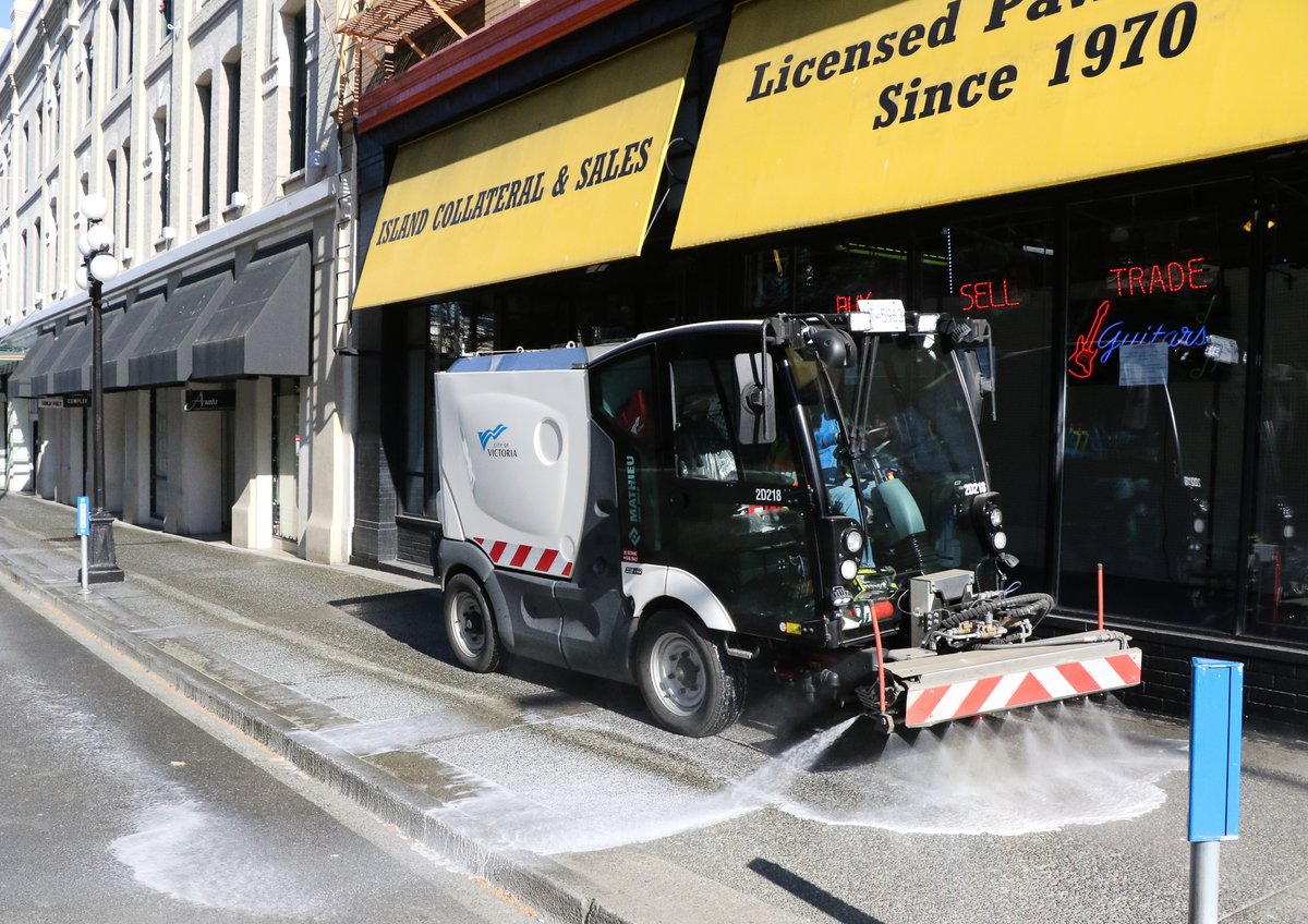 CityOfVictoria's tweet photo. The City's Street Cleaning section play a proud role in keeping our city beautiful. Each and every day, staff strive to keep our streets and sidewalks cleaned continuously. We appreciate their hard work. https://t.co/GfdS2oiI7P #Committed2theCore 👋 https://t.co/kAHRsJu95B