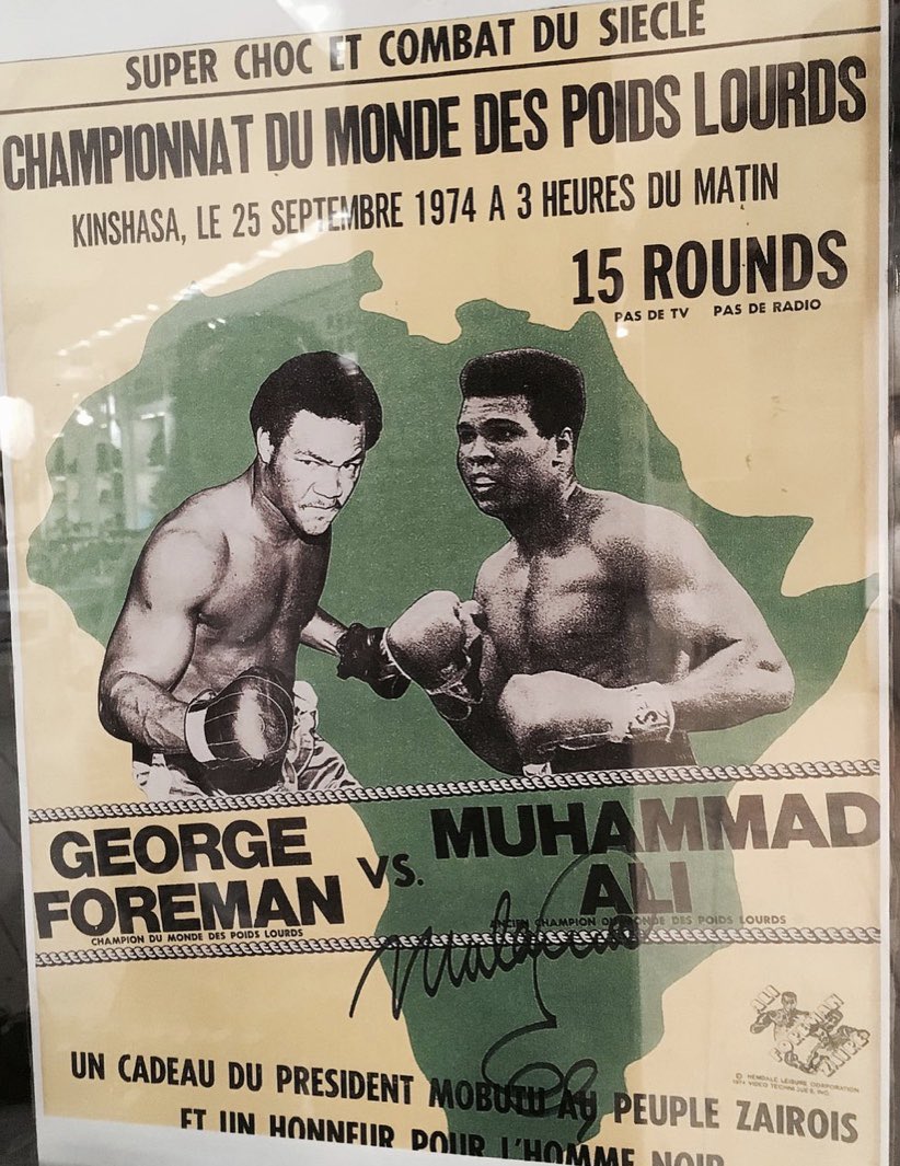 Le 30 oct 1974 au stade du 20 Mai à Kinshasa, The Rumble in the Jungle opposant le boxeur Mohamed Ali et George Foreman. Le Zaïre à démontré à cette occasion sa capacité d’organiser à la perfection une haute compétition sportive. ( Ali bomaye (en lingala) = Ali tue le)