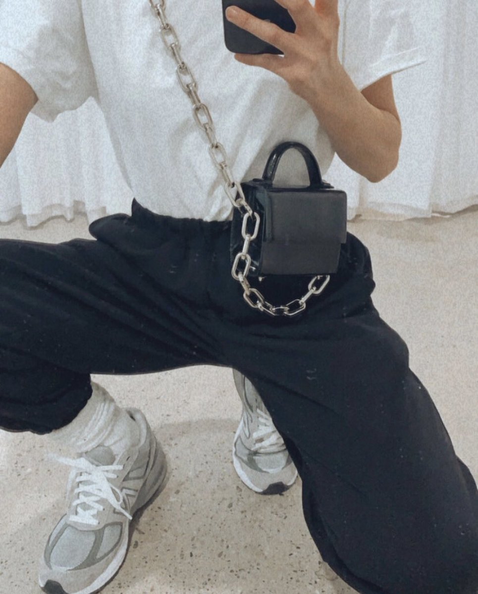 GeraldineLust's tweet photo. Talk about a showstopper! Nano bag styled by the one and only @MonicaRoseStyle 🔥🖤 https://t.co/RTkzUyqaiS