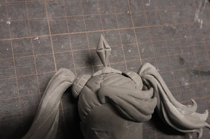 とりあえずギャン風ヘッドアクセついた。(モノアイはビーズかなんかを使う予定) 