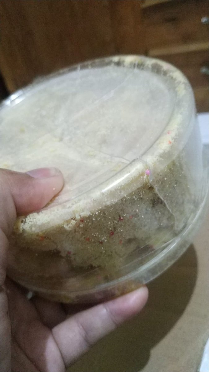 suarakemenangan's tweet photo. Saya mau komplain ganti kerugian krena saya sdh melakukan prosedur pengepakan dg benar. Saya sdh mengontak call center namun diarahkan ke email dg alamat https://t.co/3lHosuBt9P https://t.co/tWeg4xXOtG