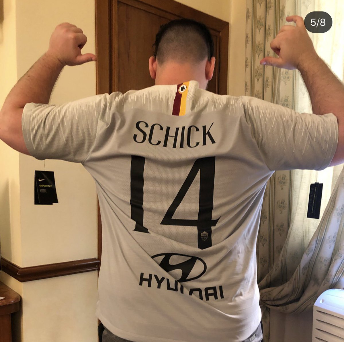 dpizzimtl's tweet photo. @chiesaditotti Also Cost me 200 euros for his jersey during my stay in rome hope my friends laughed at least https://t.co/xO2x4XiwVe