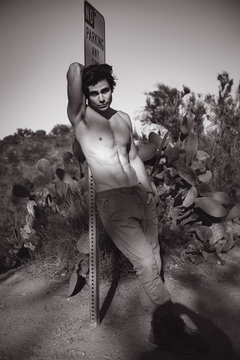 menbynate's tweet photo. Rob in the Cali desert 🌵 https://t.co/Fxx4zTAKre