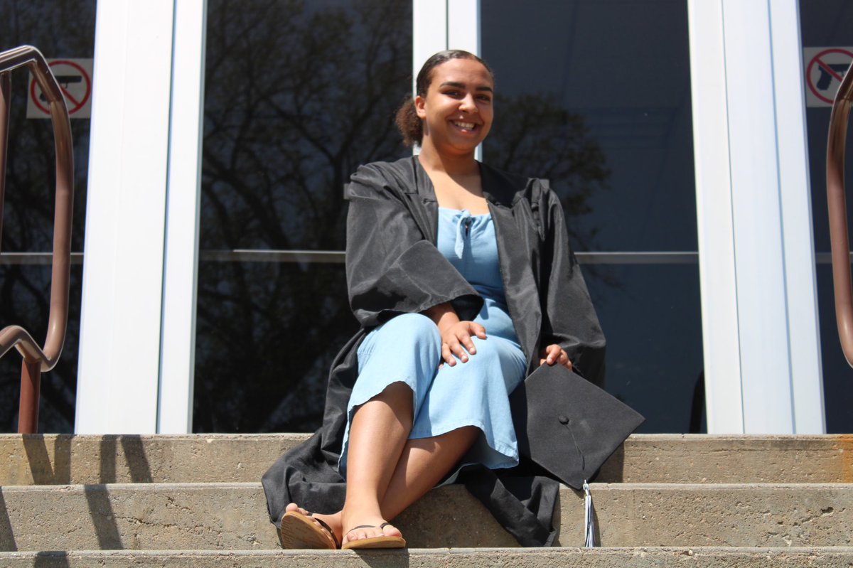 Cassidy2332's tweet photo. Since today was supposed to be graduation, here’s a couple of my grad pics! Congrats to everyone on graduating, we made it!🥳🥳 #Bethanylb2020 https://t.co/3nVlMIKZIP