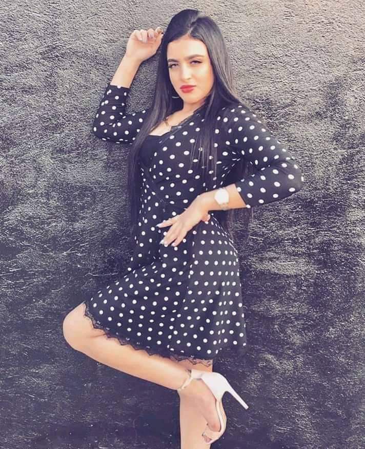 سيــــــــدتي  يا أيتها المخلوقة من جمال يا من جمالها لم اراه بين كل النساء يا من دلالها مختلف في كل مساء يا من وجودها في قلبي تبتسم له السماء كم أعشق سماع أسمي من بين شفاهك كم أعشق حبك وأحتضانك لقلبي كل مساء أحبك يا أيتها الساحرة الملهمة لقلبي الولهان.. اللورد 👑