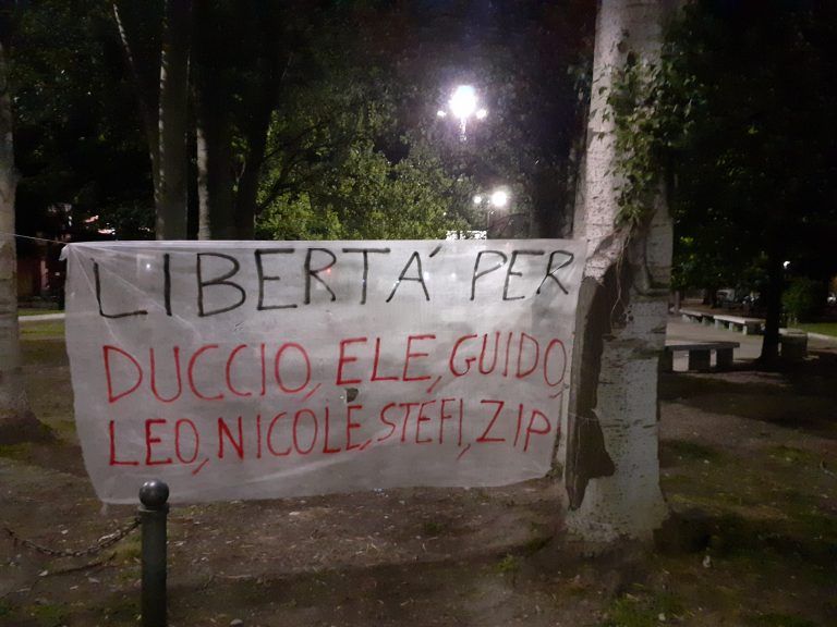 SolidaritatR's tweet photo. La madrugada del 13 de mayo un dispositivo policial de los Operativos Especiales Ros de los Carabinieri, en Italia, llevó a cabo varios allanamientos y detenciones en diferentes ciudades, principalmente Bolonia, pero también en Milán y en las montañas de la Toscana https://t.co/aazdO0YBXS