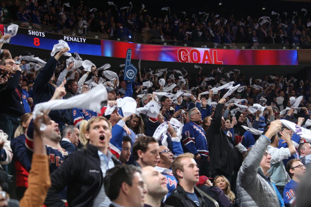 MSGNetworks's tweet photo. .@NYRangers debuts at The Garden 

⏰2:00 PM 
📺MSG 
💻 MSG GO

#MSGClassic https://t.co/IfzZPTZbse