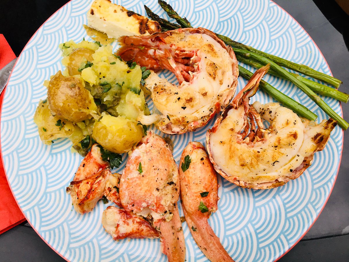 Enjoying a late #lockdown <a href="/wrightsofmarino/">Wrights of Marino</a> #lobster with #jerseyroyals 🥔 with capers and bbq’d asparagus and <a href="/ToonsBridge/">Toons Bridge Dairy</a> halloumi beyond delicious