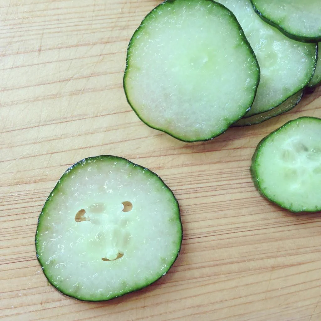 @Danielsan_swiss FF外から失礼します。
きゅうり切ったら微笑んでいて優しい気持ちになりました。 