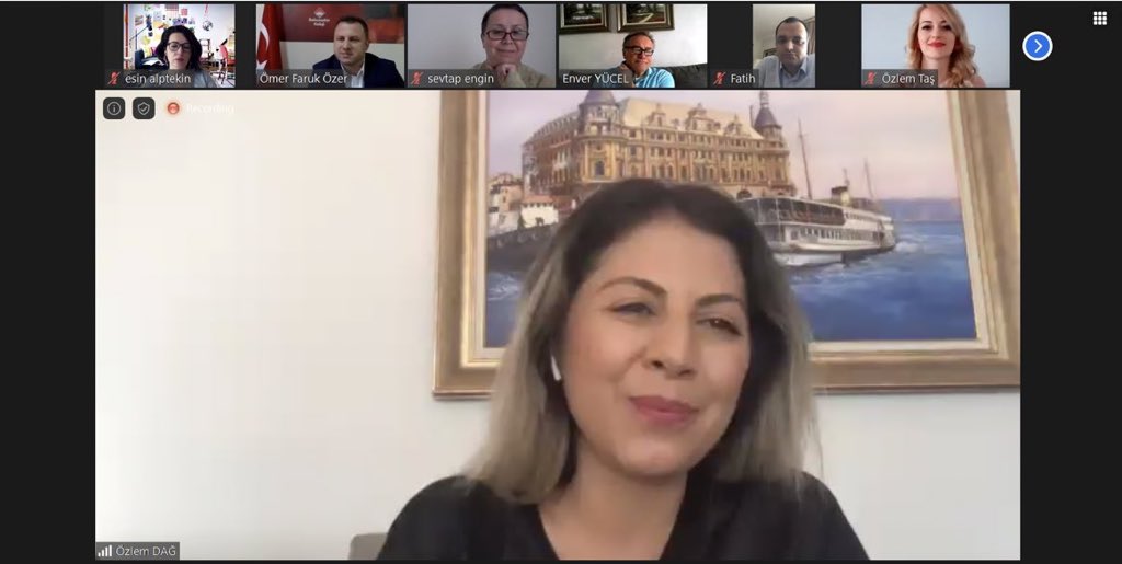 Başkanımız Sn Enver Yücel ve Genel Müdürümüz Sn Özlem Dağ’ı velilerimizin yoğun katılım gösterdiği programda konuk etmenin mutluluğunu yaşadık. Değerli paylaşımları için kendilerine tüm velilerimiz ve çalışanlarımız adına çok teşekkür ediyoruz. <a href="/EnverYucel/">EnverYucel</a> @dagozlem