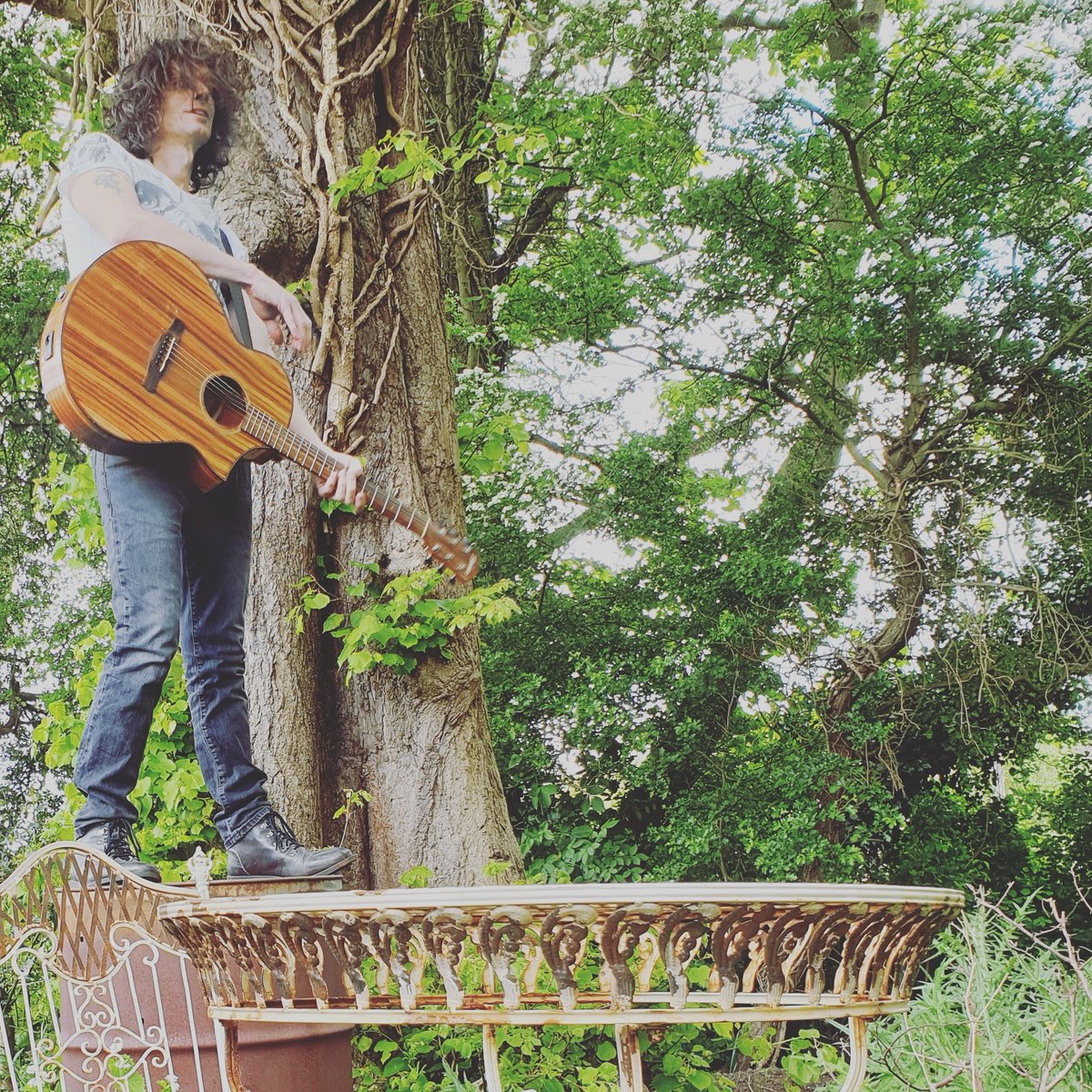 A day for standing on oil drums and playing #acousticguitar. Stripping back a new song to the basics. Video coming soon. #yorkshiremusic #yorkshireindie #singersongwriter #yorkmusic #yorkmusicscene #unsignedartist #originalmusic #yorkband #originalsong #musicismylife #songwriter