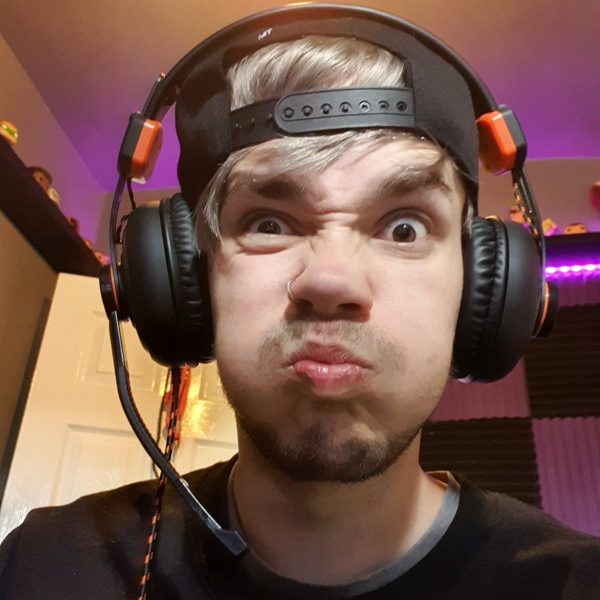 ImTheSaltyMonk's tweet photo. Come hang out. #gamerguy #gamer #games #affiliate #twitchstreamer #twitchstream #foureyes #streaming #streamer #inkedgamer #tired  #hangout #isolation #lockdown #socialdistancing https://t.co/qRApw0NcsF