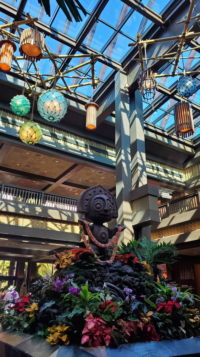 MpopsMsocks's tweet photo. Wonder if Maui misses us as much as we miss him😘 #WaltDisneyWorld #ThePoly https://t.co/emNQzrLVPf