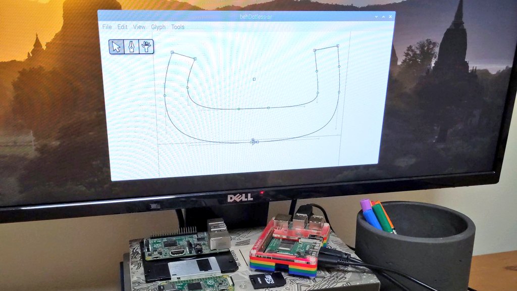 Runebender running on a Raspberry Pi 4, It's really fast even with 100s of points!