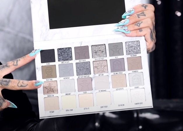 You know how many times I've said to myself that there's very few palettes that offer a gray... and then you give me this?! #crematedpalette