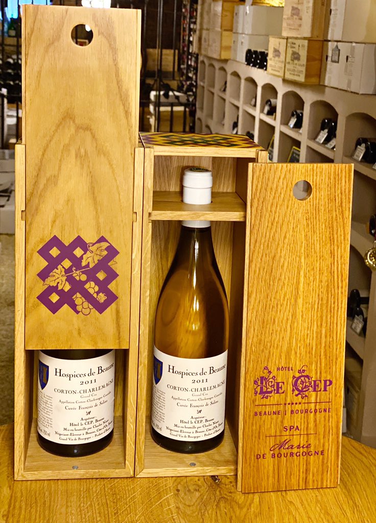 LeCepBeaune's tweet photo. #SoutienAuxSoignants @LeCepBeaune et son #caveausaintfelix s'associent à la collecte des bouteilles qui seront ensuite vendues aux enchères : 2 Cortons Charlemagne Grands Crus - 2011 acheté à la vente des @hospicesbeaune #vinsdebourgognesolidaires #covid_19  #PrenezSoinDeVous https://t.co/wTE1LMiR4Z
