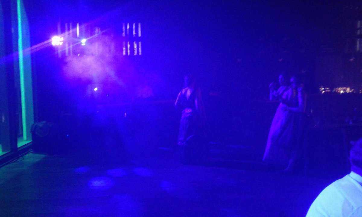 Draußen Mondschein, drinnen Nebel. So gehört sich das für eine #Goldstrand12 Party.