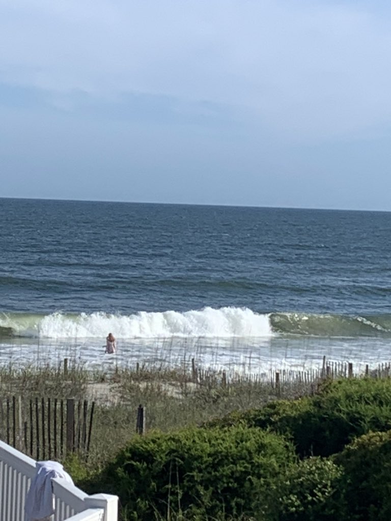 RobinPincus's tweet photo. Beach time may not fix everything, but it sure fixes a lot! 🏖🦀☀️I love casting my worries to the sea! https://t.co/6wTSRU2aaw