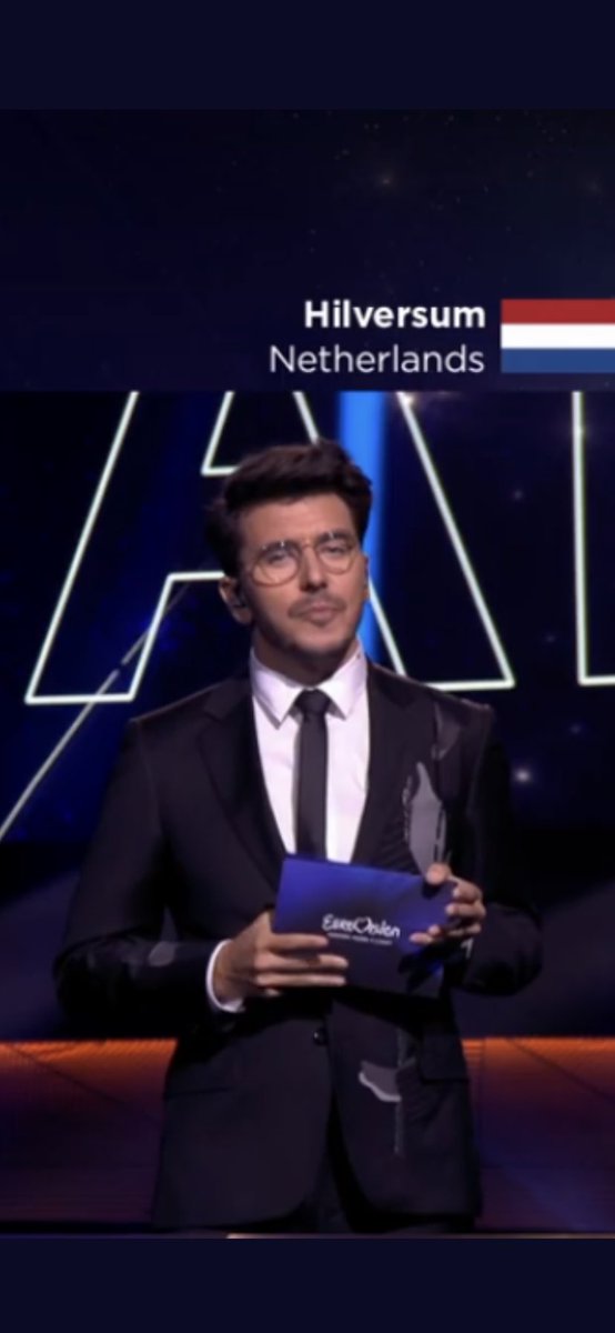 arthurbok's tweet photo. Het nieuws dat de #kappers weer open mogen heeft #Volendam nog niet bereikt zo te zien... #jansmit #esf20 https://t.co/dkHKWJb7zA