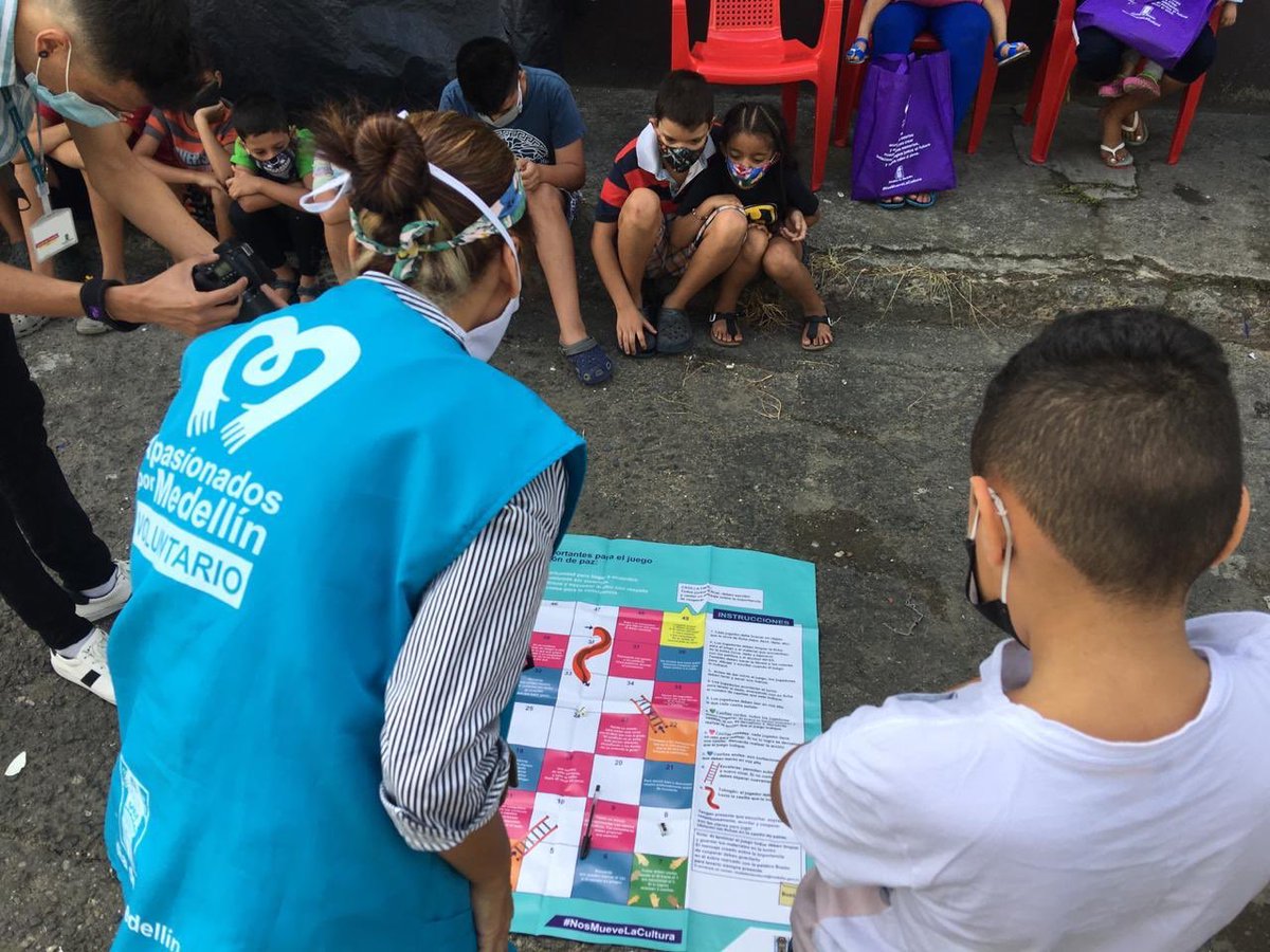 tototraveler's tweet photo. Hoy en el Día Internacional de la Convivencia en Paz, promovemos la convivencia, la tolerancia y los comportamientos de cuidado.
Seguimos llevando cultura y esperanza con la iniciativa Alimento para el Alma de la subsecretaría de Ciudadanía Cultural. 
#NosMueveLaCultura https://t.co/Rcmbim4TBg