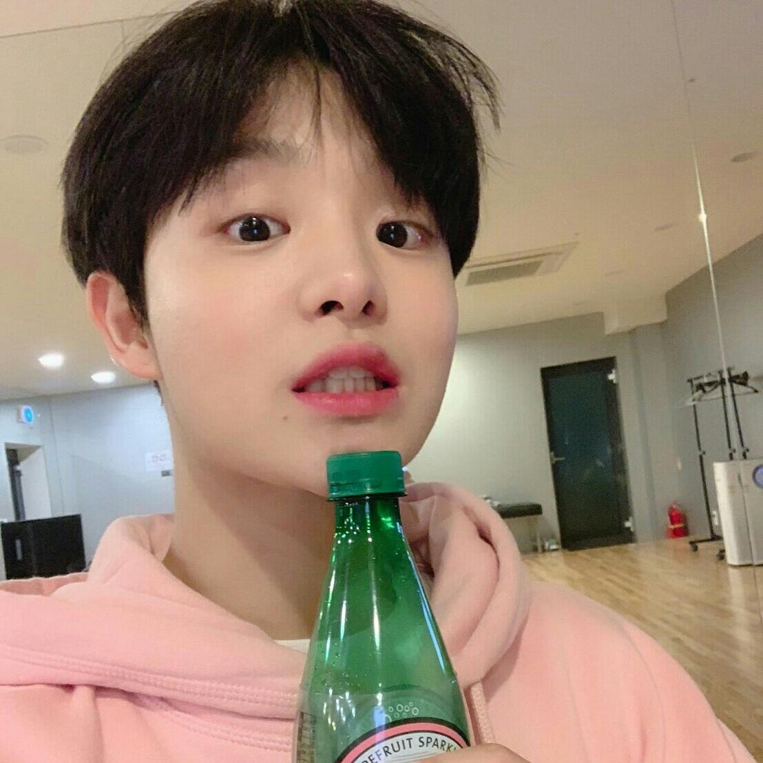when you are busy, jihoon borrows your phone and takes a selfie in it so you would be reminded of him every time
