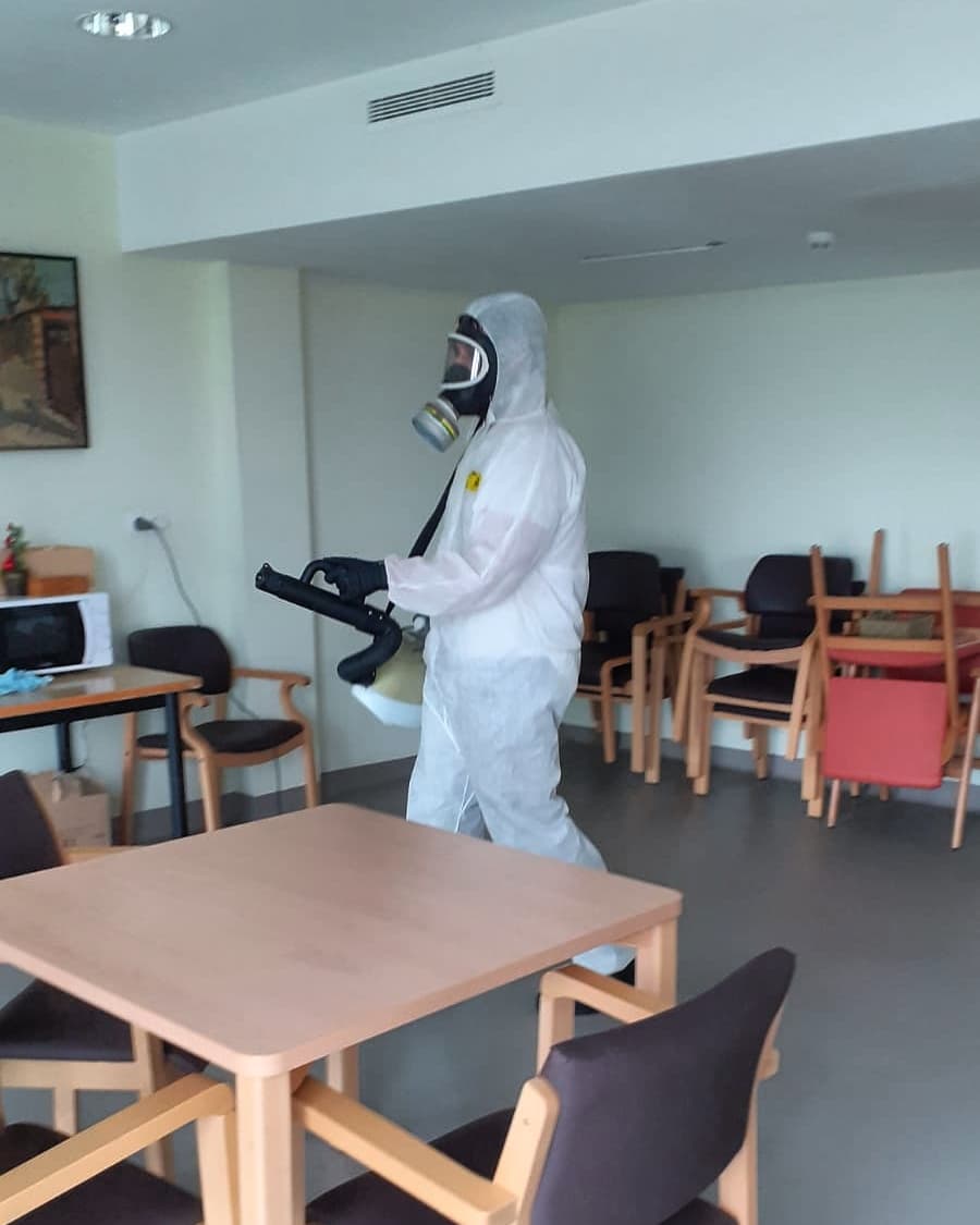 ajSantHipolit's tweet photo. ✅ Tornem a fer una desinfecció integral de l'interior de la Residència. Aquest cop a càrrec de l'empresa Sahicasa. Desinfecció d'habitacions, passadissos, office i altres dependències.

#JoActuo #Sanhi 💙 https://t.co/0SrPEaGJVV