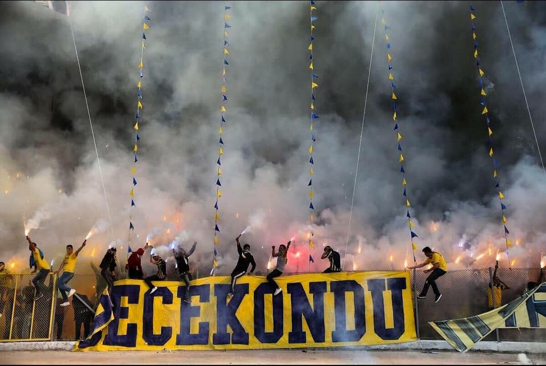 Ankaragücü taraftarı #ÇokKomiksinNihatÖzdemir etiketi ile gündeme girdi.