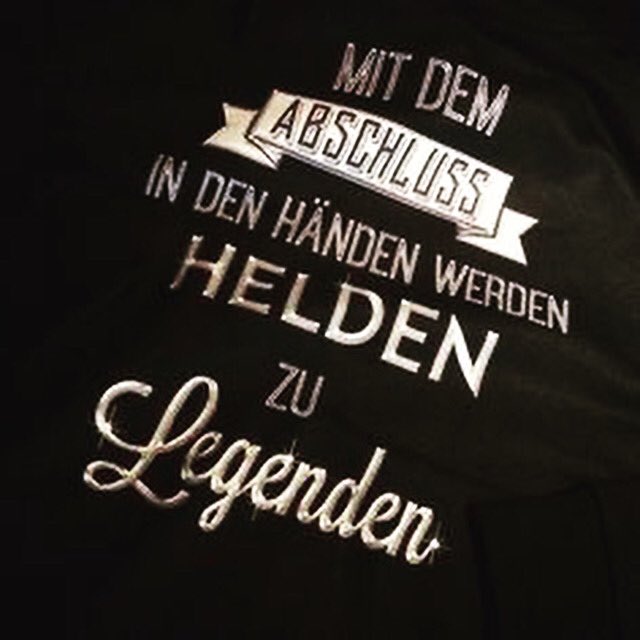 EviHml's tweet photo. An meine ehemalige 10a.... ihr habt mich im Ref. begleitet und auch dank euch wurde mein Traum wahr - Lehrerin 😀🥰... jetzt drücke ich euch die Daumen - ihr rockt das Abi ...... viel Erfolg 🍀.... ich bin sehr stolz auf euch 💙 https://t.co/l5PZdLwiNB