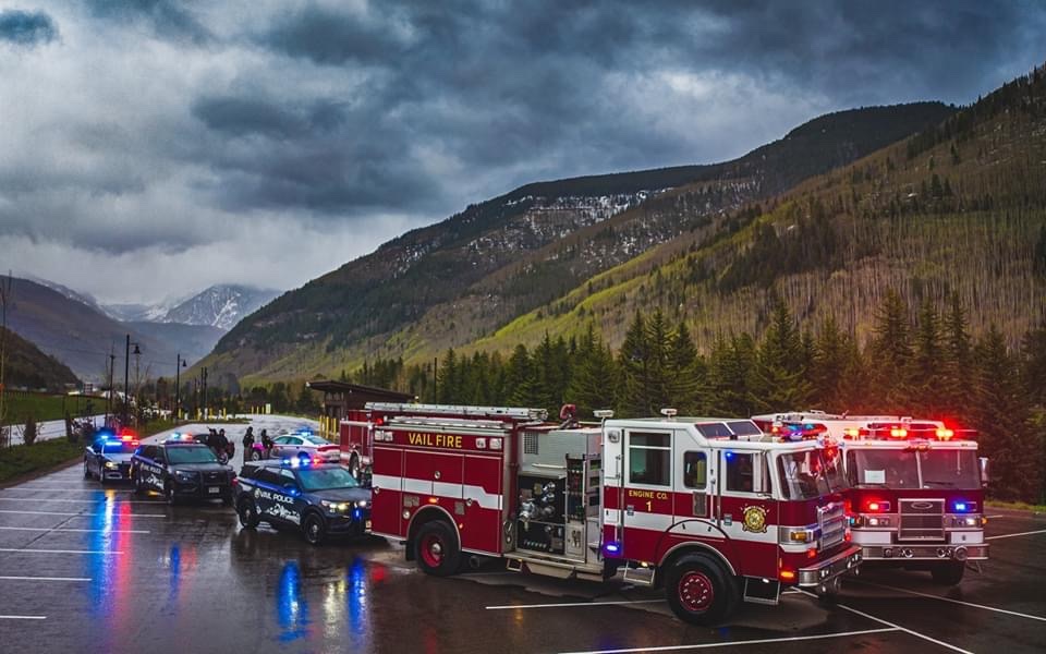 VailPolice's tweet photo. Despite the rain, first responders from Vail PD, Vail Fire, and CSP “weathered the storm” in remembrance of the more than 1000 victims of COVID-19 in CO. #coloradoremembers #Vailstrong https://t.co/TIUp2EnrN7