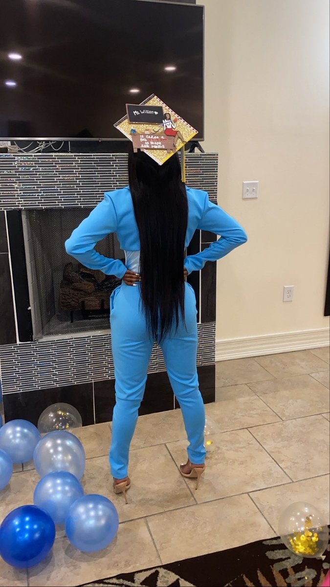 _littlemissKeri's tweet photo. On May 15, 2014 I graduated from McDonogh 35 College Preparatory School. 6 years Later on May 15, 2020 I graduated from THE Southern University. Thank you Southern for the good and the bad. #SigningOut #TeacherBae #SouthernUGrad #MsWilson 👩🏾🏫💙💛 https://t.co/gVQ0pHIQGy