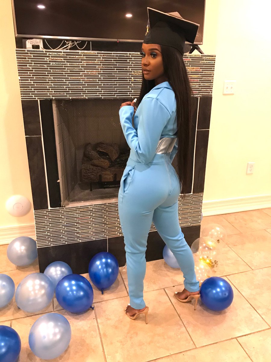_littlemissKeri's tweet photo. On May 15, 2014 I graduated from McDonogh 35 College Preparatory School. 6 years Later on May 15, 2020 I graduated from THE Southern University. Thank you Southern for the good and the bad. #SigningOut #TeacherBae #SouthernUGrad #MsWilson 👩🏾🏫💙💛 https://t.co/gVQ0pHIQGy