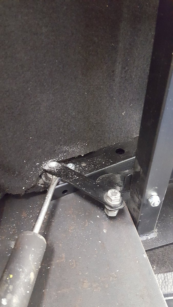 Deze relaxfauteuils kunnen weer een tijdje mee. Nieuw vilt onder de poten, speling in systeem opgelost en gasveren vervangen.  #duurzaam #Marant  #woonateliermarant #Bedrijfsweg44 #Emmeloord #meubelstoffering #meubelreparatie #lekkerzitten